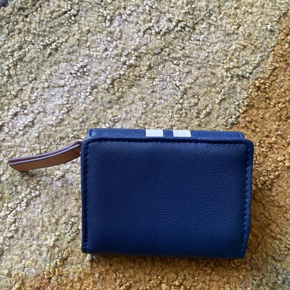 Nautica Small Wallet - Picture 4 of 6